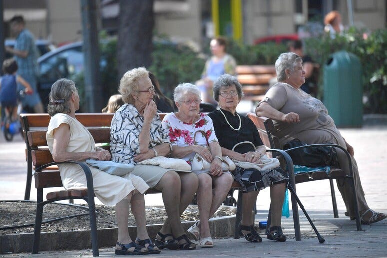 Italian population older, feels more alone says ISTAT - TopNews - Ansa.it