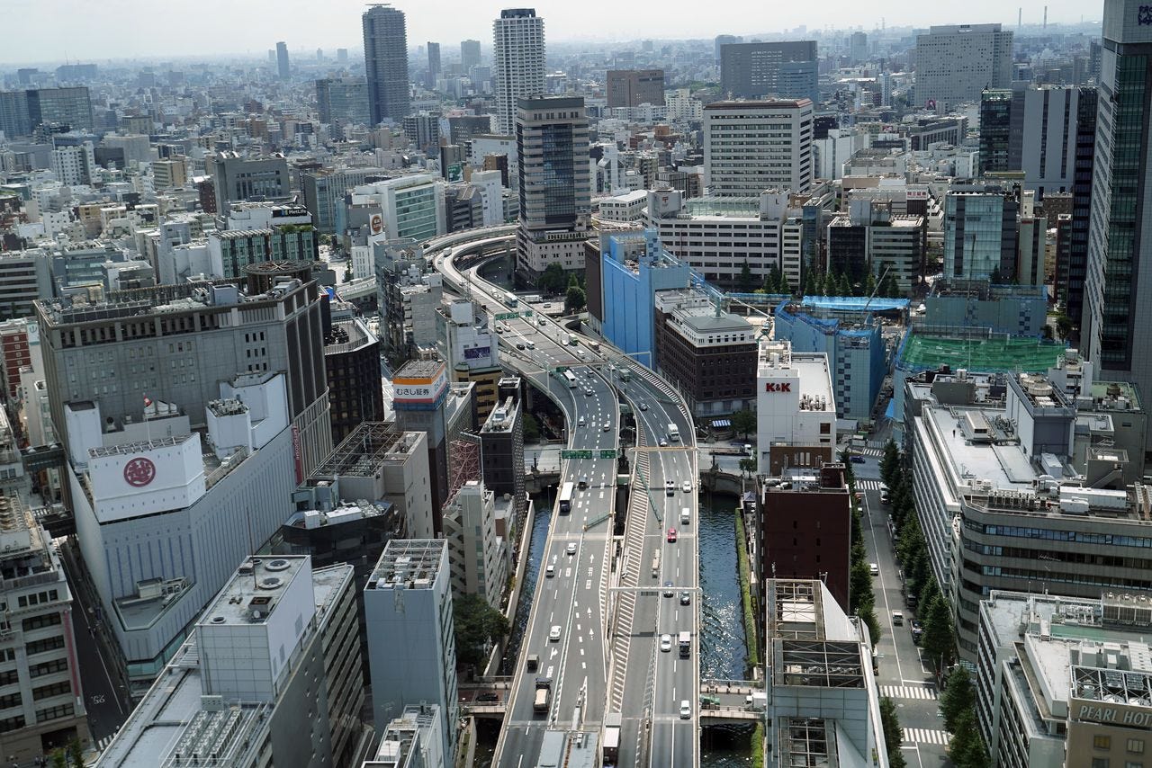 The portion of the Shuto Expressway covering the river where the famed bridge Nihonbashi stands in Chūō, Tokyo. (© Jiji)