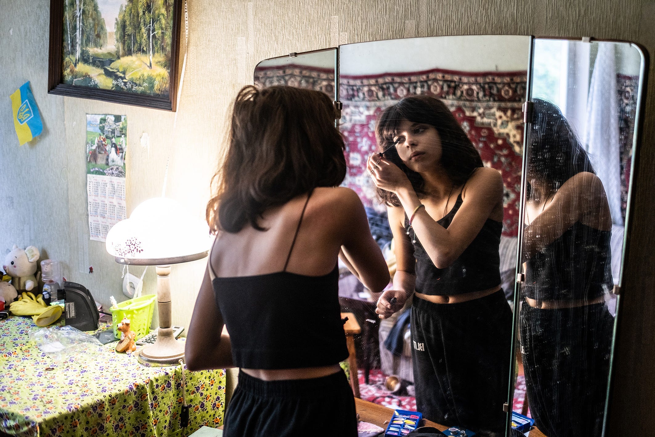 “First thing in the morning, Diana puts on make-up before meeting up with friends in the neighbourhood. She is only 11, but is already behaving like a teenager. Kharkiv, May 13, 2023.” © Virginie Nguyen Hoang / Collectif Huma