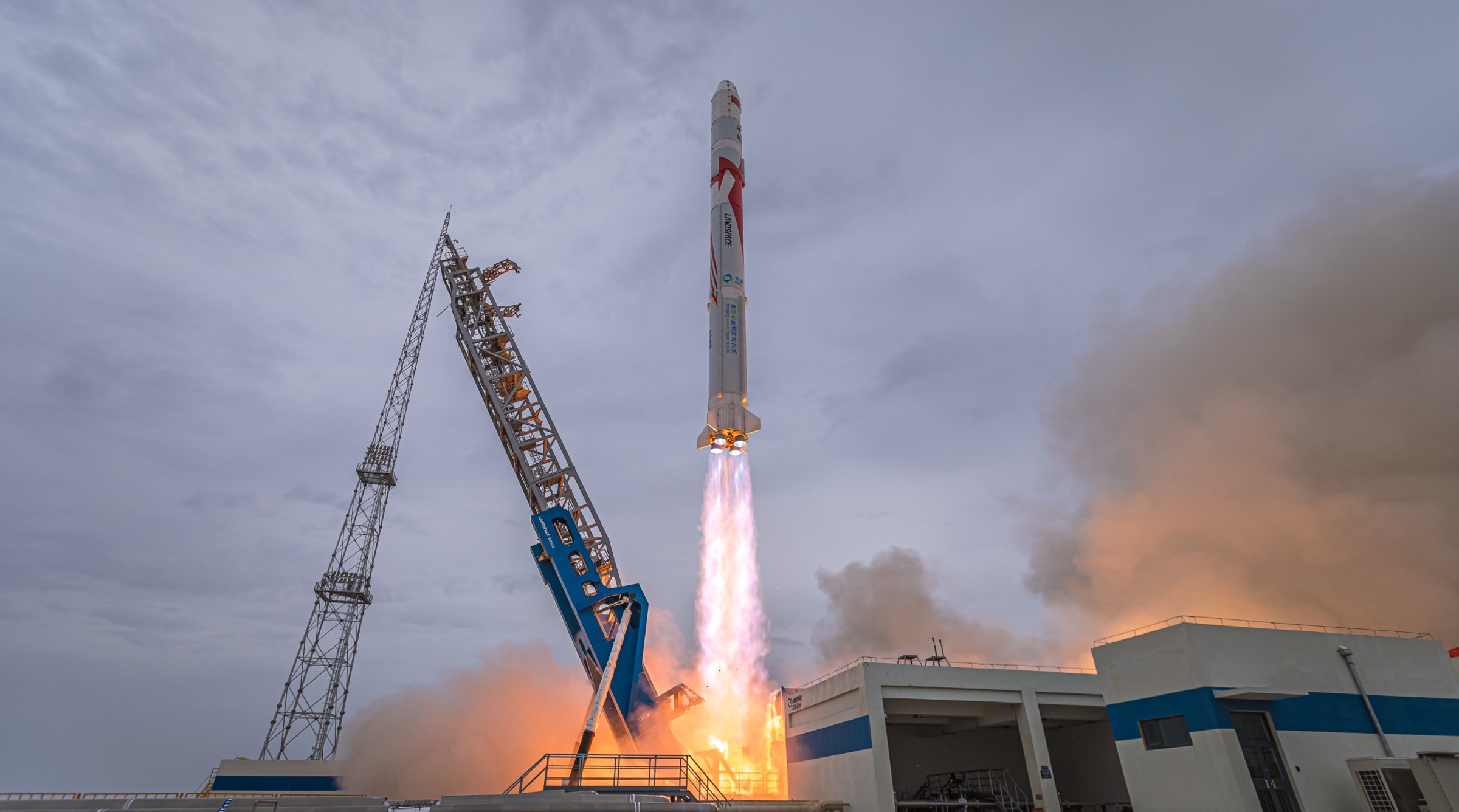 LandSpace’s Zhuque-2 Y2 vehicle lifting off, it would become the first liquid methane and liquid oxygen fueled rocket to reach orbit. LandSpace’s Zhuque-2 Y2 vehicle lifting off, it would become the first liquid methane and liquid oxygen fueled rocket to reach orbit.