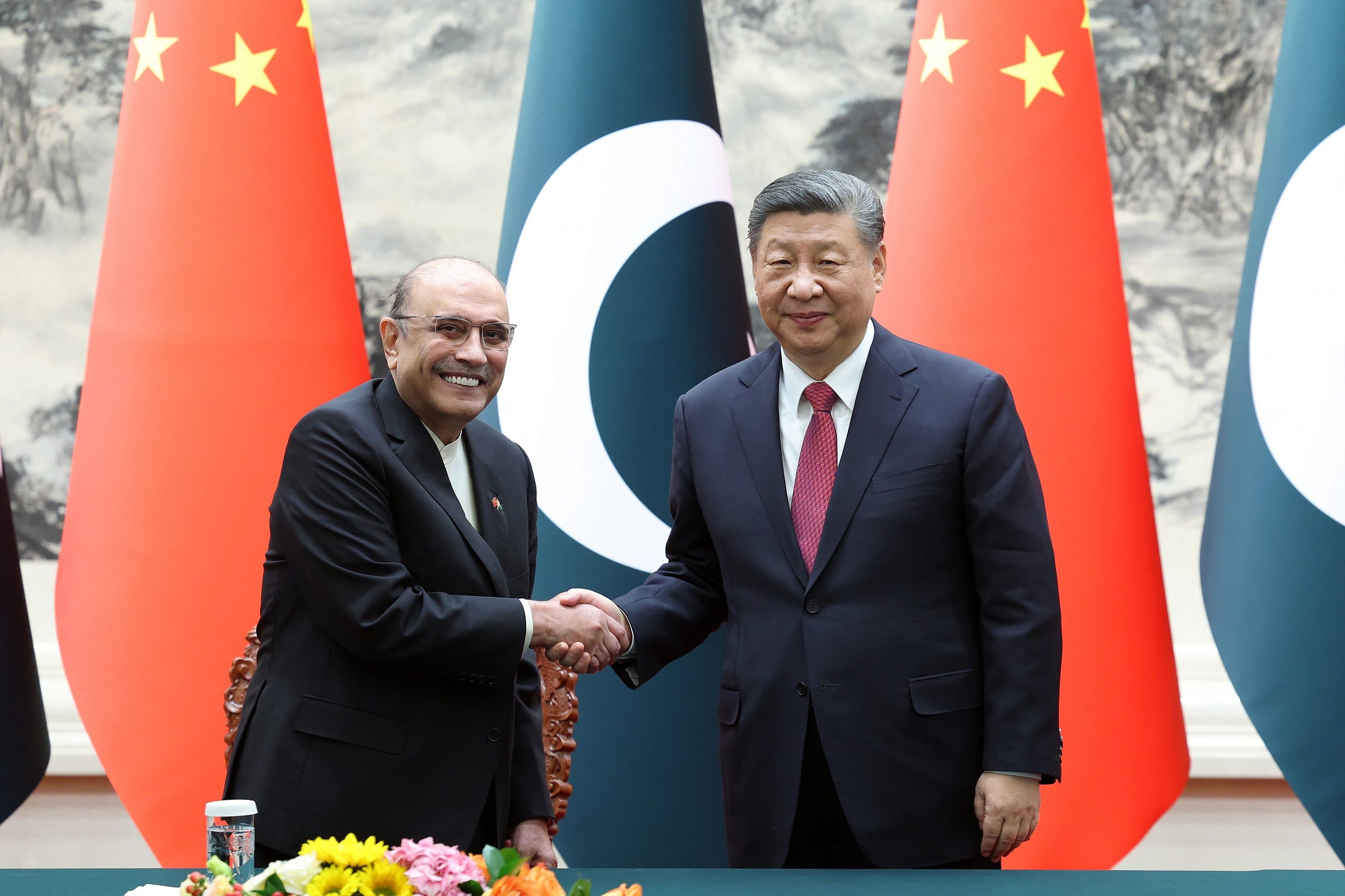 President of Pakistan Asif Ali Zardari (left) and President of the People’s Republic of China Xi Jinping (right).