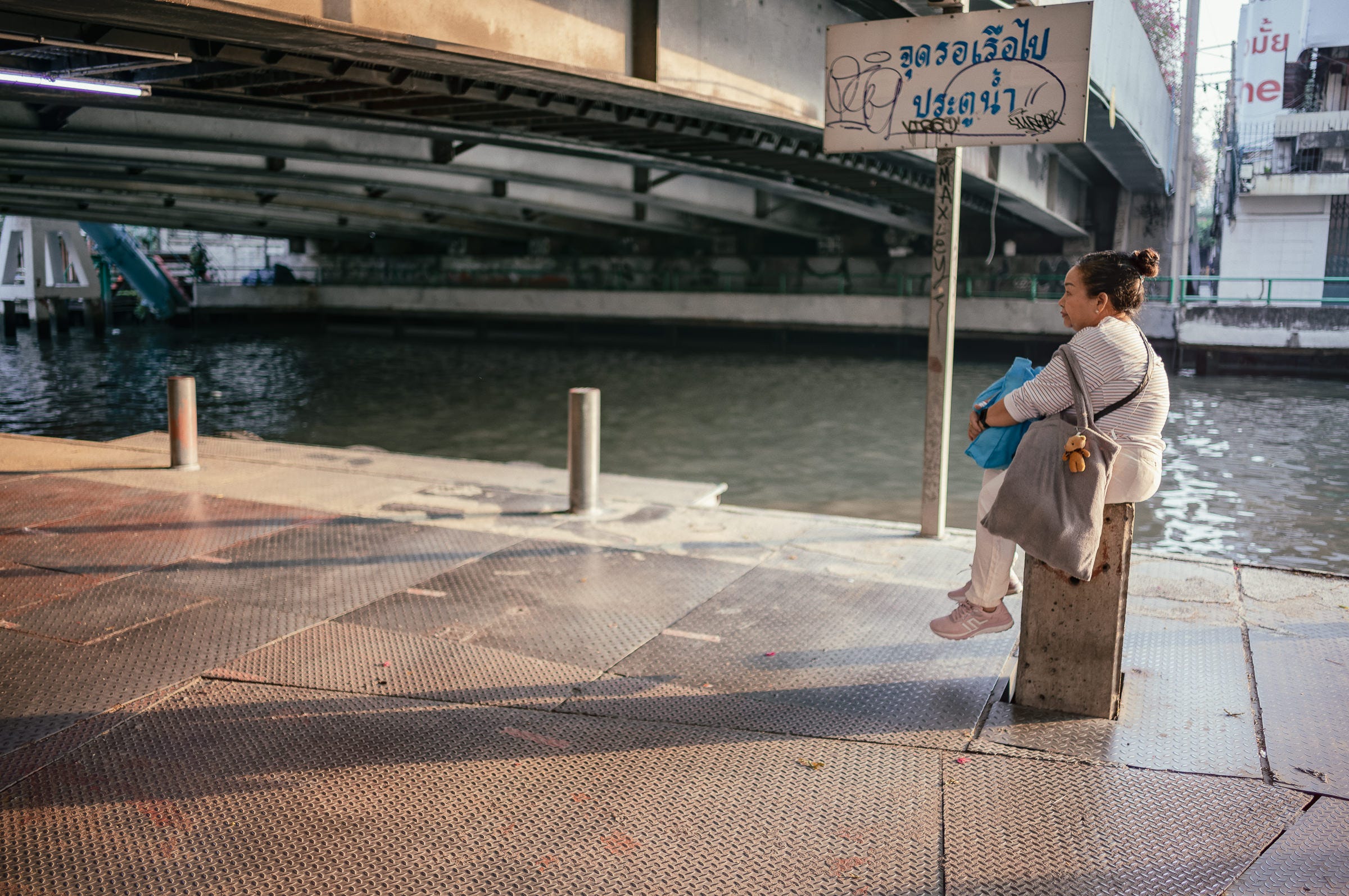 Waiting for the ferry. 1/60, f/1.4, ISO 64, 28mm