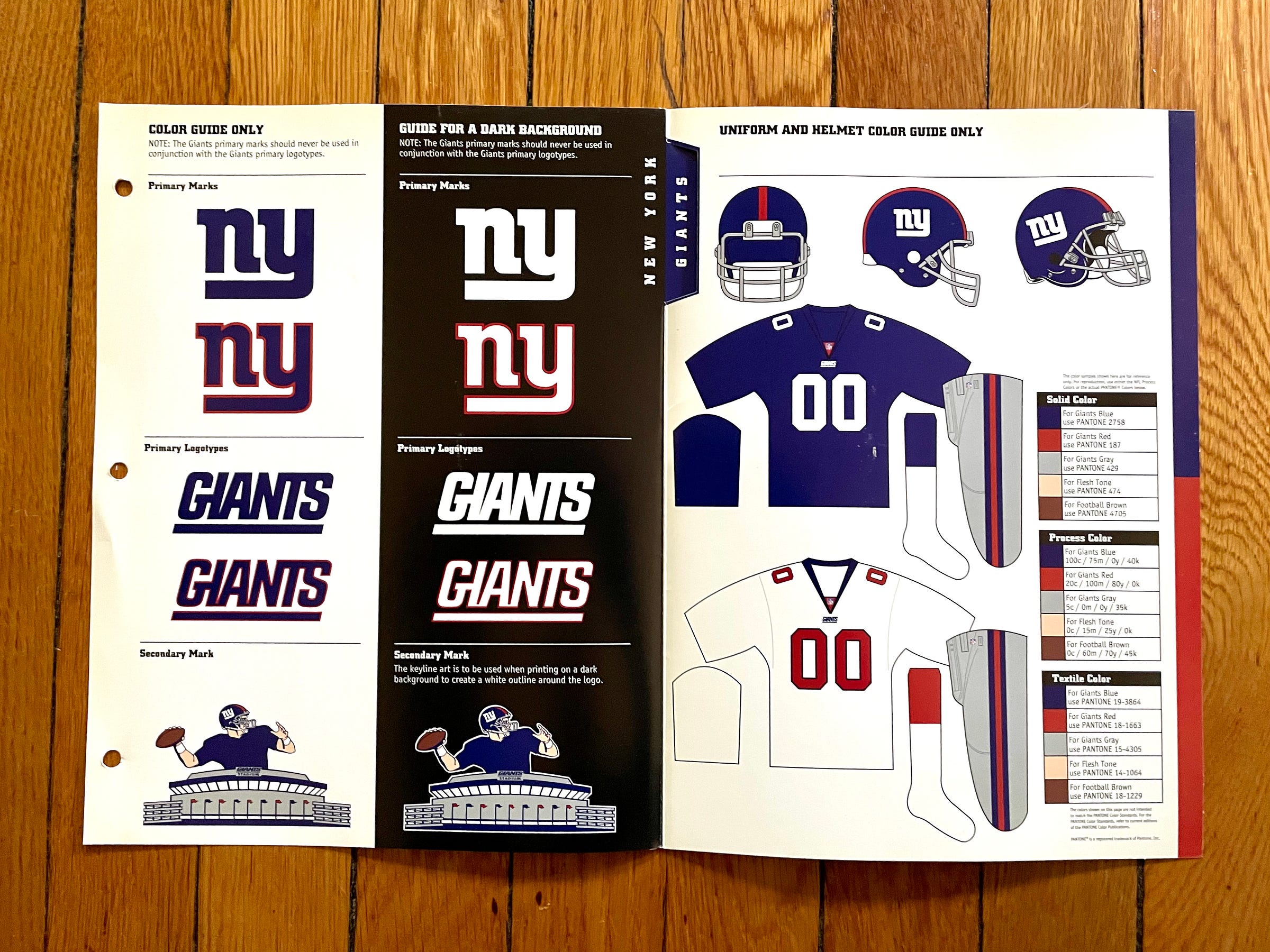 New York Giants Bring Back Classic Blue Helmets, Uniforms for Two in '22 –  SportsLogos.Net News