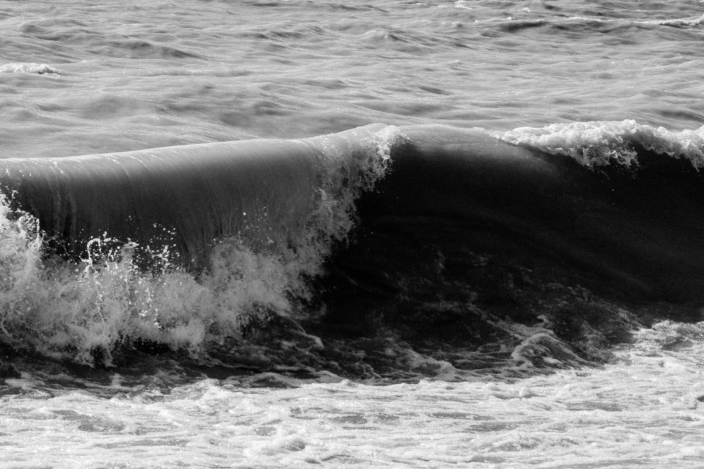 Black and white image of a wave breaking
