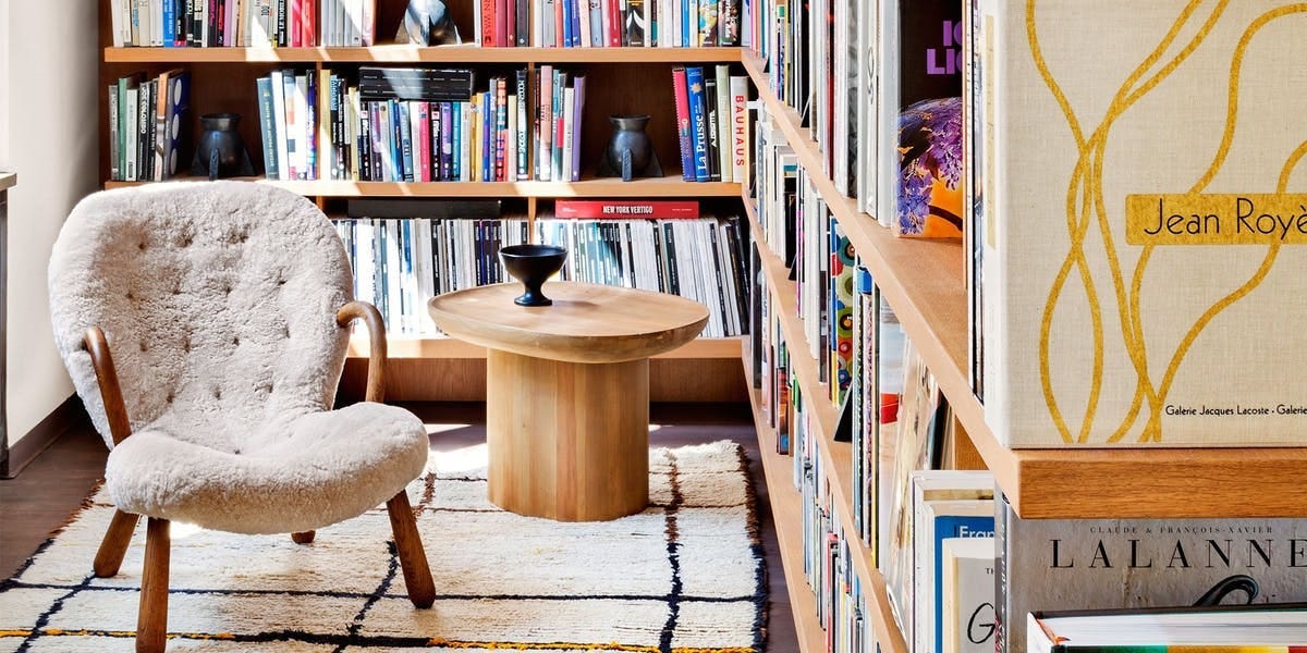 A Manhattan apartment with both Axel Einar Hjorth's oval pine table and a Clam chair. Photo: Pinterest A Manhattan apartment with both Axel Einar Hjorth's oval pine table and a Clam chair. Photo: Pinterest