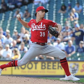 Red Sox acquire Reds reliever, trade young pitching prospect 
