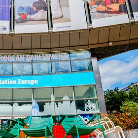 Elezioni europee: prevista affluenza alta in UE, bassa tra gli europei del Regno Unito