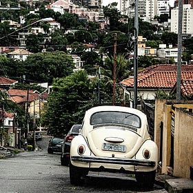 Alguém devia fazer uma reclamação