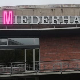 Skandal im Stuttgarter Westen: Liederhalle wird zur „Miederhalle“