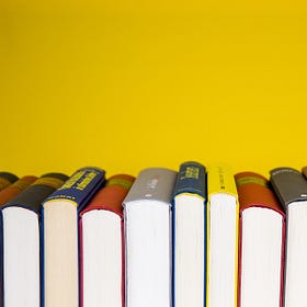TOP 10 nejprodávanějších knih beletrie roku 2023