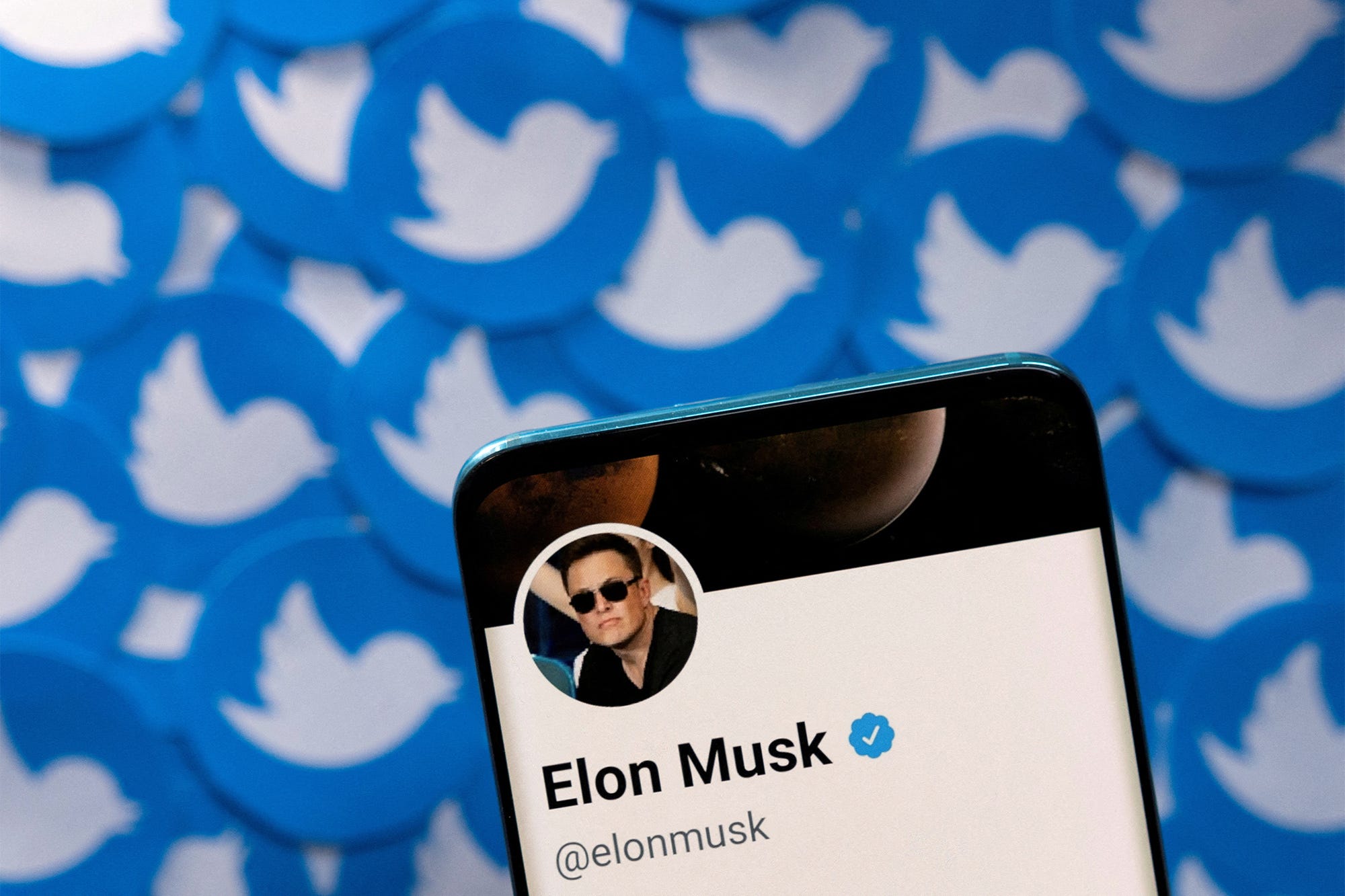 Elon Musk floats 'alternative phone' if Apple, Google app stores remove  Twitter