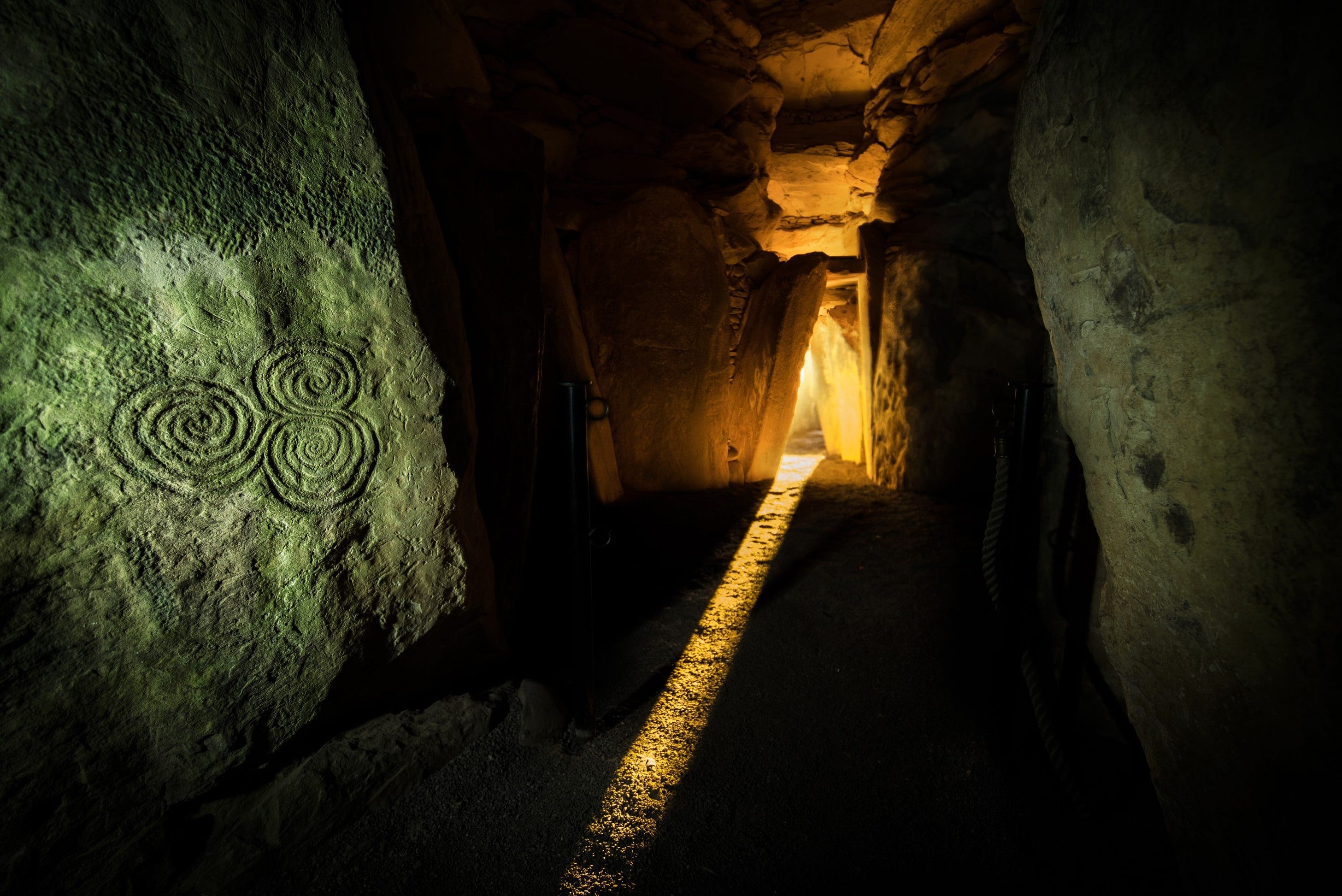 Winter Solstice and the Chamber of Light in Newgrange – Mythical Ireland