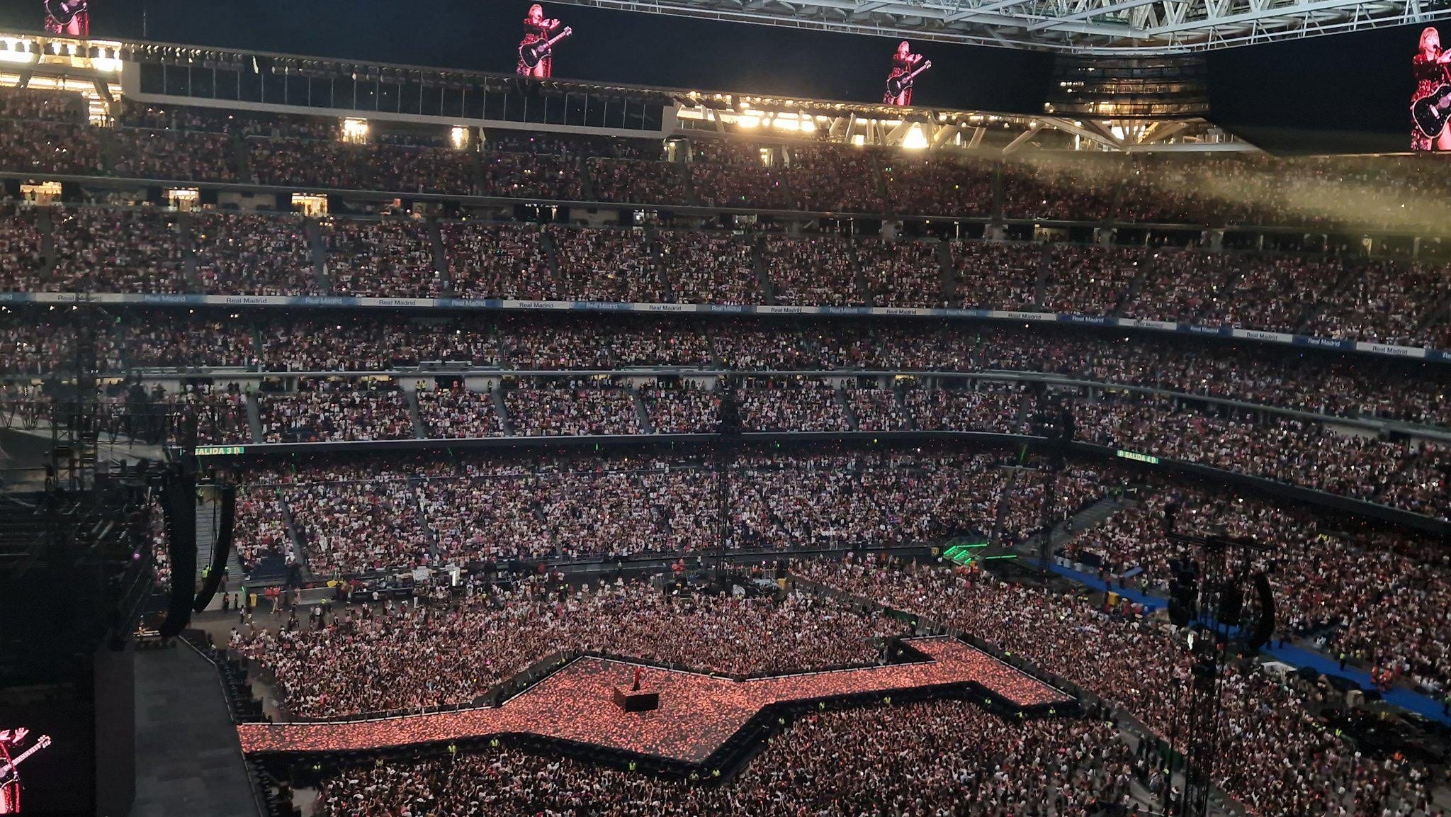 Images of the Bernabeu at the Taylor Swift concert (via Fanaticos_RMCF on  X) : r/realmadrid