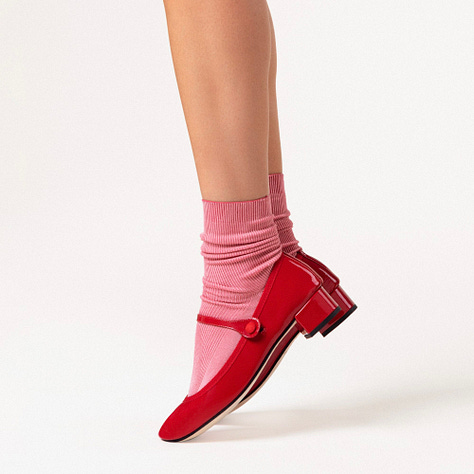 Red shoes. Boots. High boots. Ballerinas.