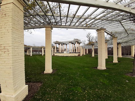 Collage of photos from the historic Arlington House, including photos of the massive columns with gravestones in the foreground, interior photos of the dining room and parlor, and a tomb marking the site of more than 2,000 unknown soldiers.