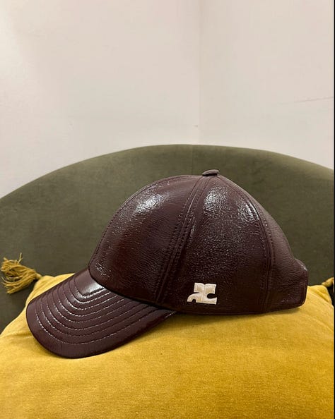 Casquettes. Bérets. Stetson. Bob. Jacquemus. Kangol.