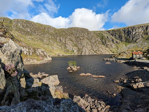 guided hike in the carneddau in snowdonia national park