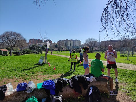 Sunny skies over the finish and the very green grass of the park