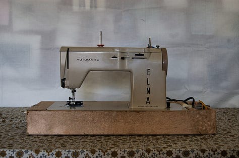 Sewing machine and different arrangements of cloth.