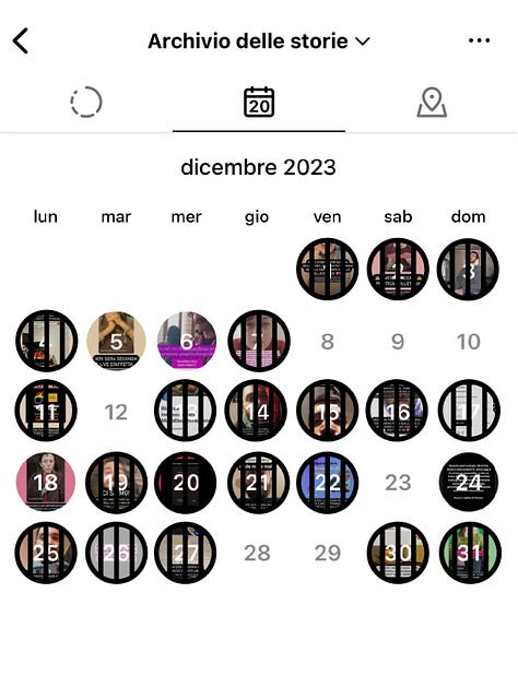 Aprile 2023, Su 30 giorni, in 27 sono presenti delle storie. In 25 è visibile lo sfondo di casa. Non ci sono storie con il cielo esterno. Maggio 2023, Su 31 giorni, in 29 sono presenti delle storie. In 24 è visibile lo sfondo di casa. In nessuna, il cielo esterno. Giugno 2023, su 30 giorni, in 27 sono presenti delle storie. In 23 è visibile lo sfondo di casa, in 4 il cielo esterno. 2 giorni consecutivi a inizio mese e 2 giorni consecutivi verso la metà. Luglio 2023, su 31 giorni, in 30 sono presenti delle storie. In 29 è visibile lo sfondo di casa. Non ci sono storie con il cielo esterno.. Agosto 2023, Su 31 giorni, in 23 sono presenti delle storie. In 19 è visibile lo sfondo di casa. In nessuna, il cielo esterno Settembre 2023, su 30 giorni, in 22 sono presenti delle storie. In 13 è visibile lo sfondo di casa. In 4 giorni consecutivi è visibile il cielo esterno, nella prima metà del mese. Ottobre 2023, su 31 giorni, in 17 sono presenti delle storie, distribuite nella prima metà del mese. In 13 è visibile lo sfondo di casa. In 3 giorni è visibile il cielo esterno, 1 nella prima metà del mese e in 2 consecutivi la settimana successiva. Novembre 2023, Su 30 giorni, in 15 sono presenti delle storie, distribuite nella seconda parte del mese. In 11 è visibile lo sfondo di casa. In nessuna, il cielo esterno. Dicembre 2023, Su 31 giorni, in 25 sono presenti delle storie. In 21 è visibile lo sfondo di casa. Non ci sono storie con il cielo esterno.