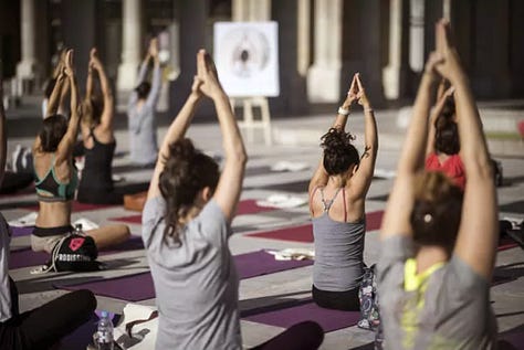 Fondation Good Planet yoga class in the bois de Boulogne in Paris, France