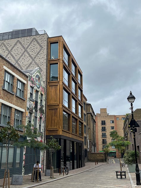 Along the Regent's Canal, streets and buildings of Shoreditch
