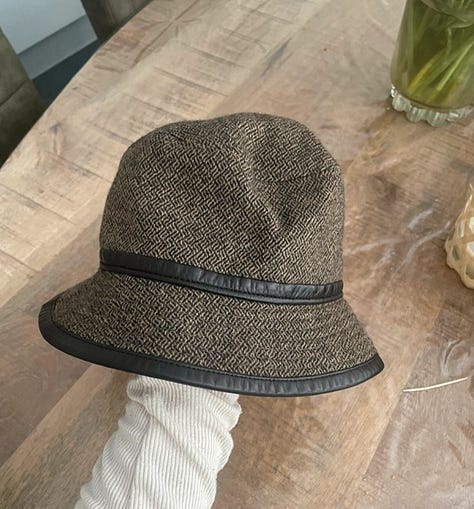Casquettes. Bérets. Stetson. Bob. Jacquemus. Kangol.