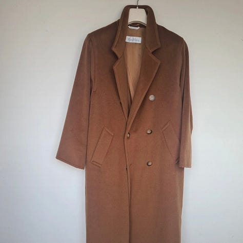 Manteaux Max Mara, Céline, Maison Martin Margiela, Yves Saint Laurent, Rizal, Acne Studios, MM6, Loewe. Cabans, Doudoune, peau lainée, daim, cuir.