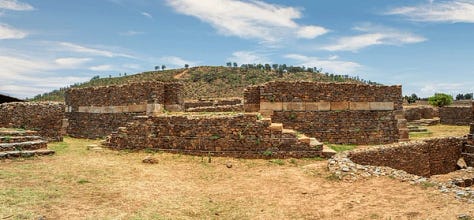 Different Perspectives Of Dungur Palace In The Modern Day