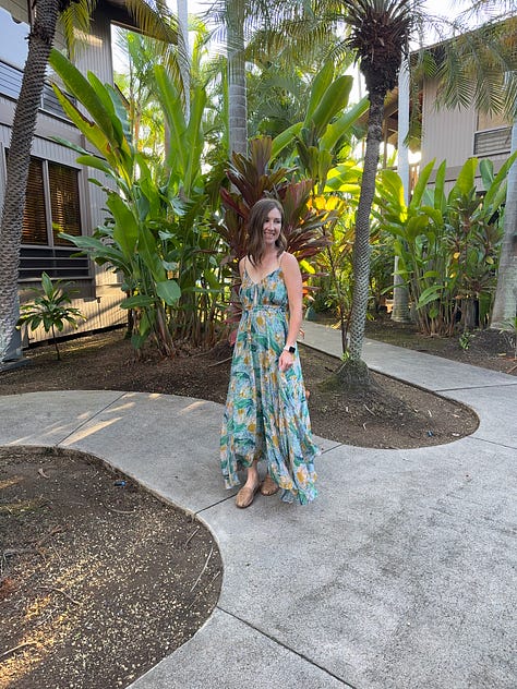 tropical dress, Hawaii outfits, travel style, sustainable style