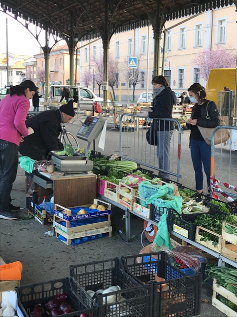 Images of a weekly Italian market, with lots of fresh produce and life