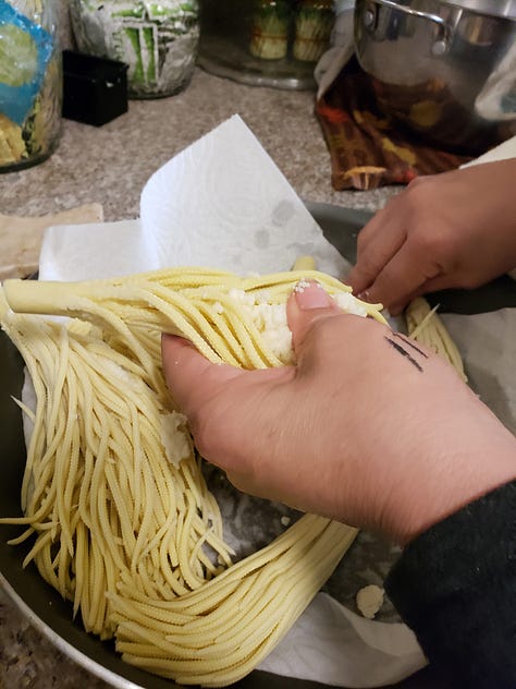Six photos showing different hands cooking and preparing Salvadoran dishes.