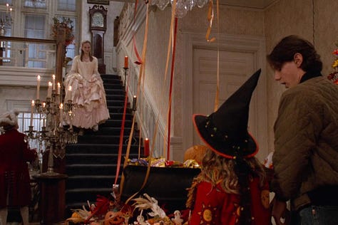 In Hocus Pocus (1993), Max and Dani trick or treat at Alison's house and drink cider against a backdrop of a Halloween costume party and candy