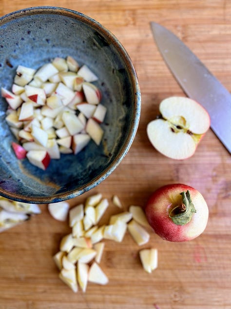 Pictures show process of stuffing challah dough with apples and weaving it into a crown around a jar that is then filled with honney.