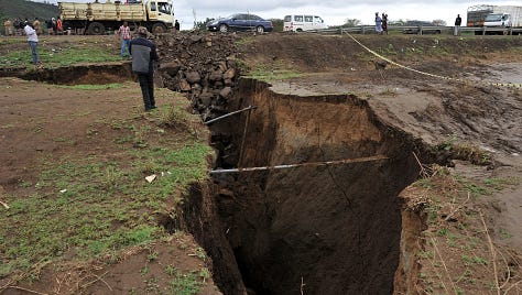 Images of land crack in Narok County, Kenya in 2018 shared online