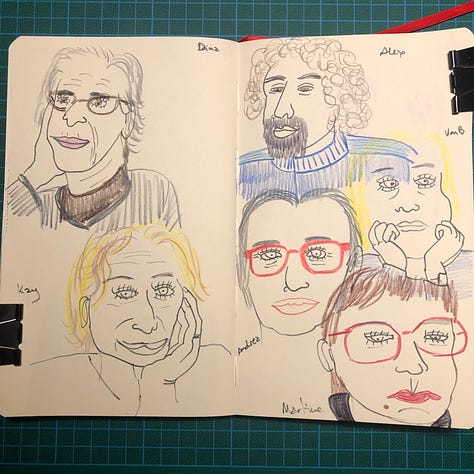 Photos des doubles-pages de mon sketchbook où j’ai dessiné 14 portraits au feutre noir et crayons de couleurs.