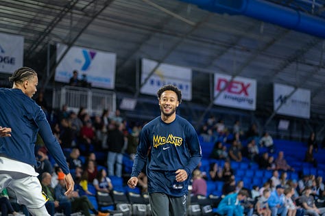 Darius McGhee warming up before the Indiana Mad Ants game versus the Greensboro Swarm