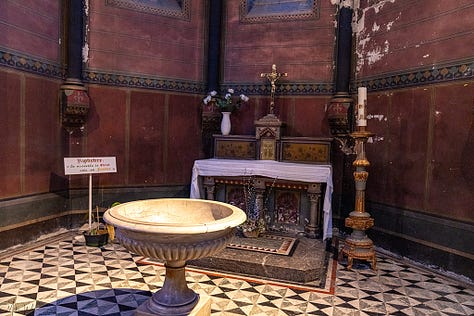 Inside the Pau Saint-martin church