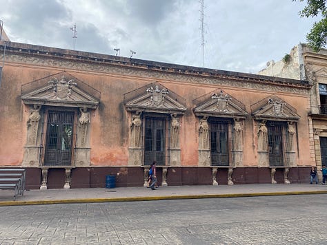 Photos of the exterior of the Case de Montejo