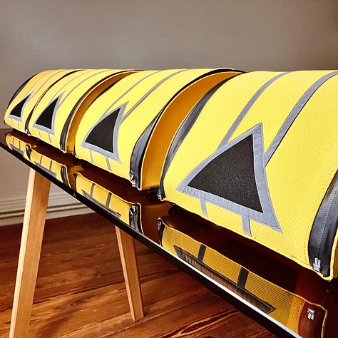 les sac a dos dans des cartons pour expedition