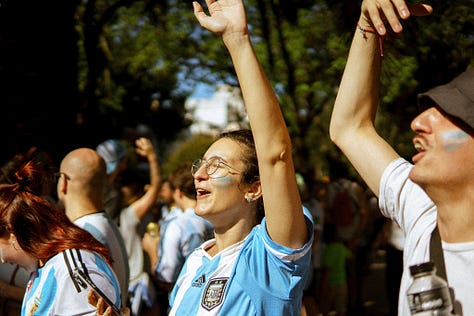 Retazos de nuestros 10 meses con la argentinidad al palo.