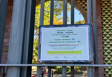 Labels and walkways in the Jardín de Aclimatación de la Orotava on Tenerife