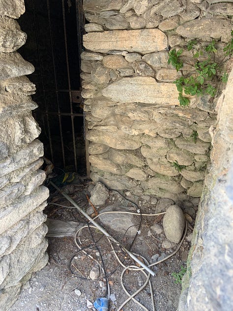 Gladiator Fights in Susa. Little towns in Italy often contain unexpected treasures. They preserve the antique artifacts better than the famous tourist attractions. I want to show you the amphitheater of Susa today. 