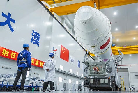 Zhuque-2E Y2 during its move from its processing facility to the launch pad.