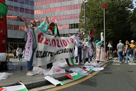 Miles de personas se manifestaron en el País Vasco en apoyo al pueblo palestino y en contra del genocidio. Más de 41.000 personas han sido asesinadas por el Estado de Israel. 