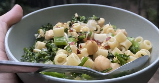 Pasta con Broccoli e Yogurt (Pasta with Broccoli and Yogurt)
