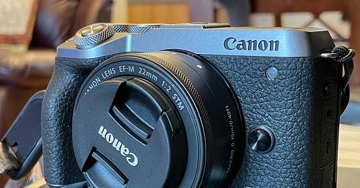 商品画像：File:Canon EOS M6 Mark II+EF-M 22mm f2 STM.jpg - Wikimedia 1