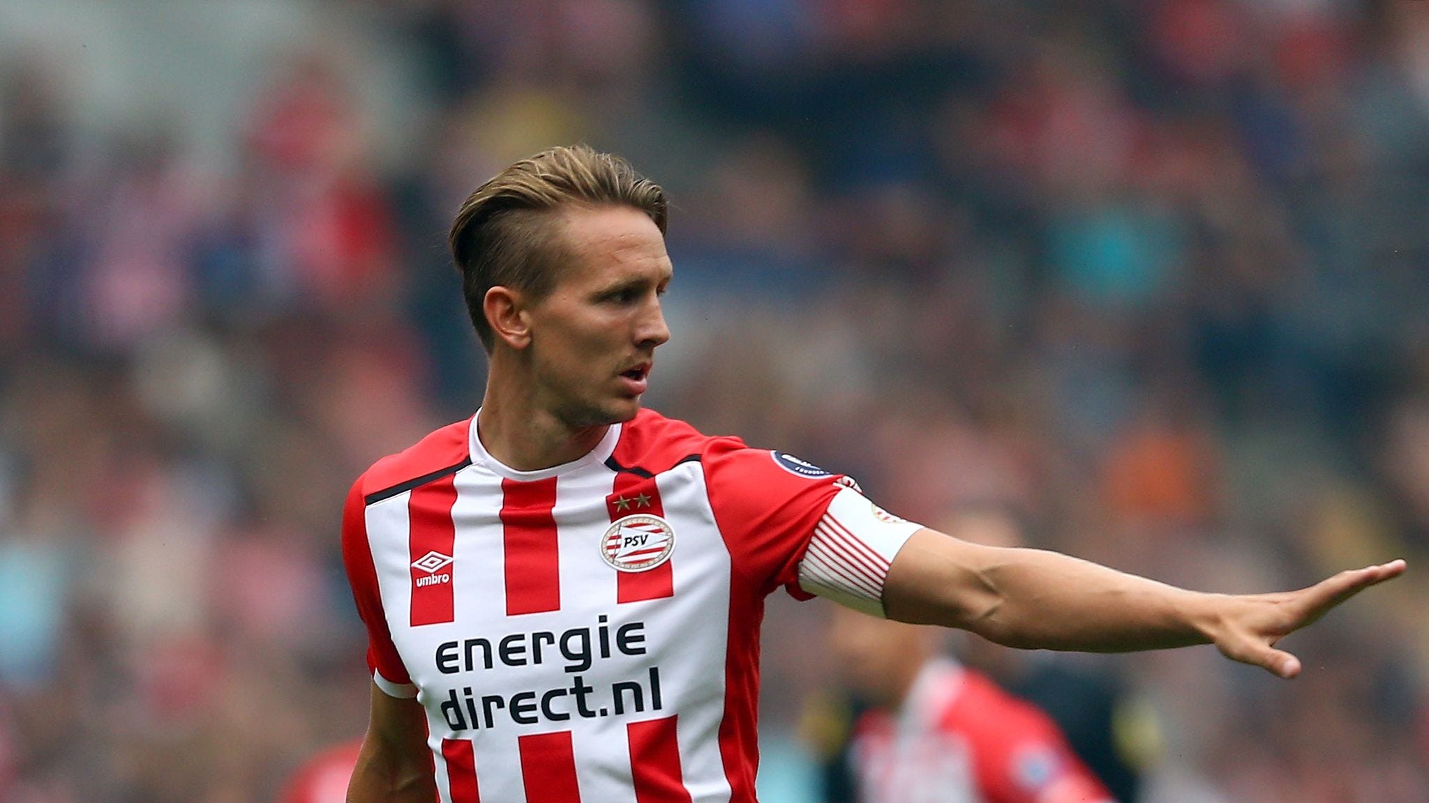 Eredivisie round-up: Luuk de Jong double keeps PSV Eindhoven in touch with  leaders | Football News | Sky Sports