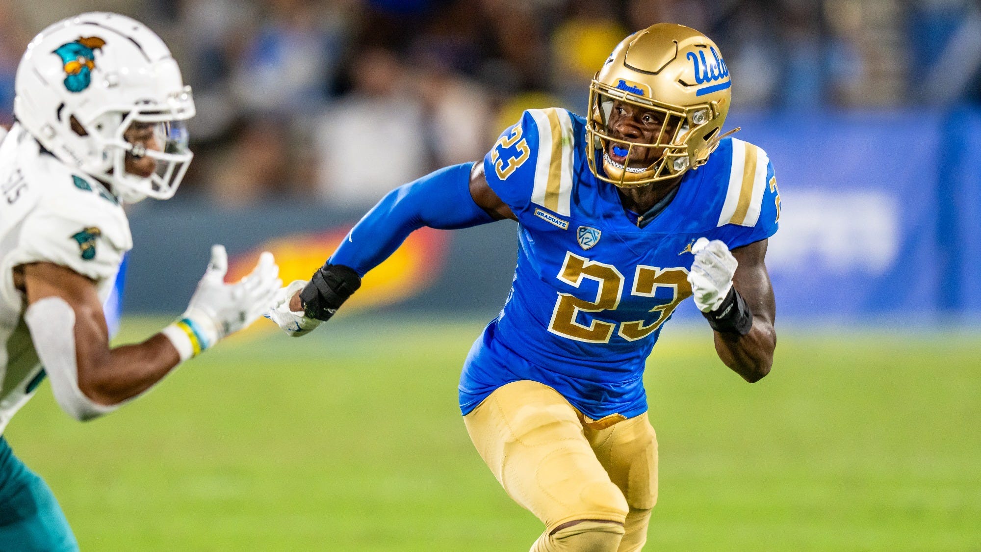 UCLA Bruins have a great set of threads.