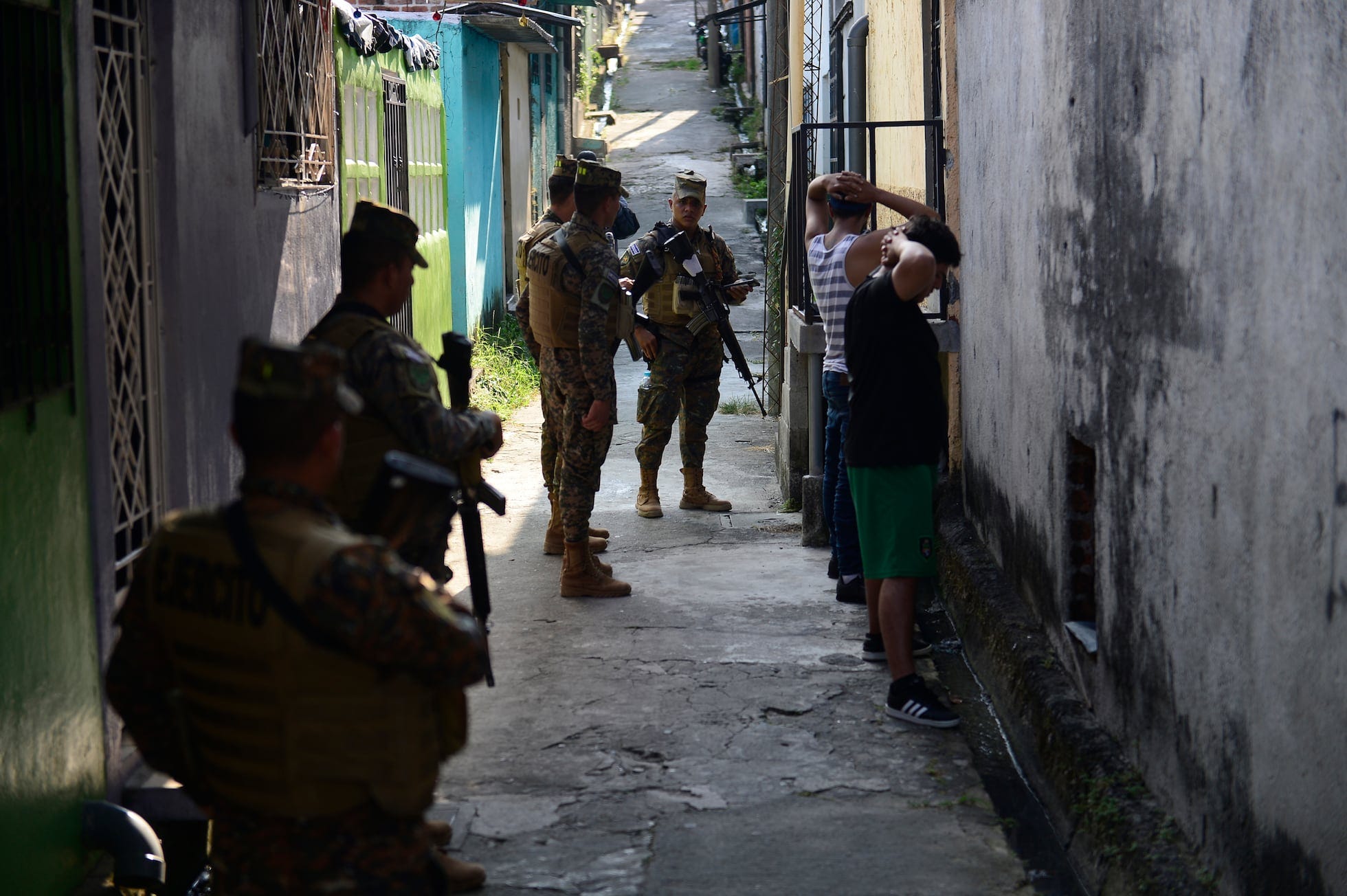 Two people detained in a military siege in Soyapango, El Salvador, in July 2024